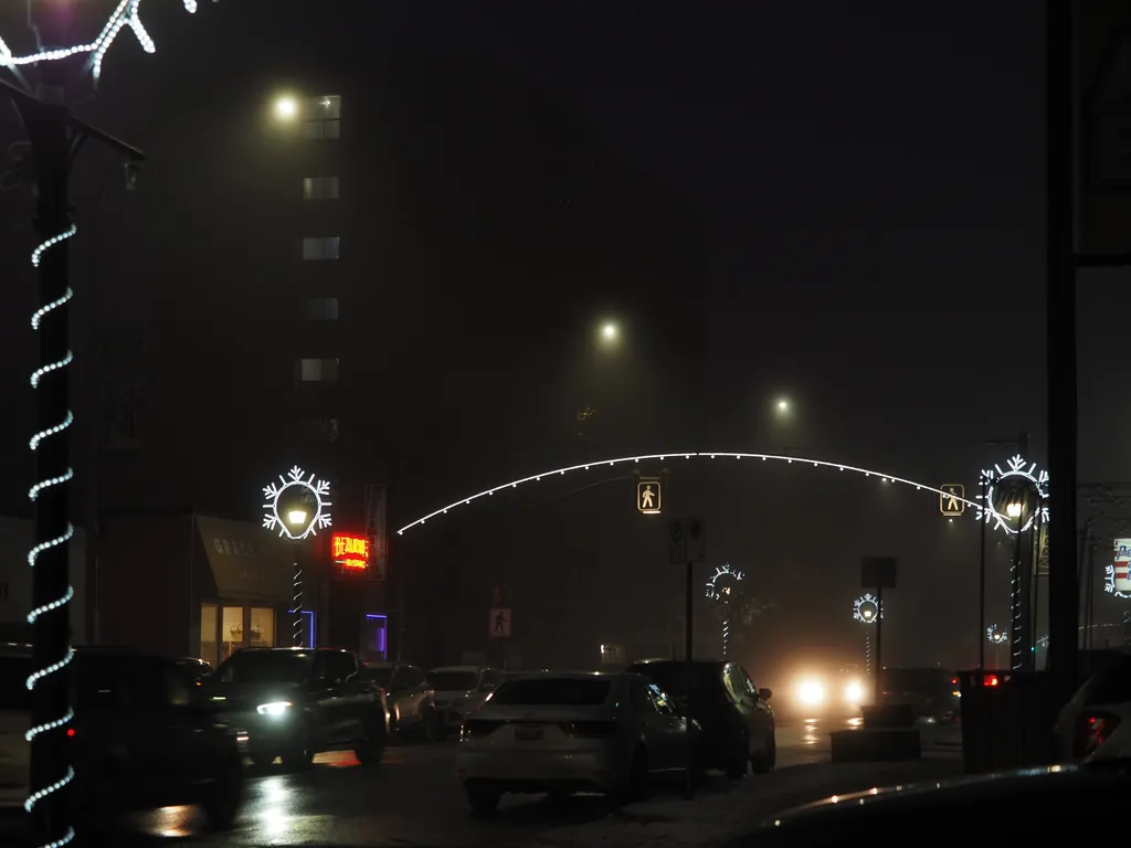 a foggy street at night