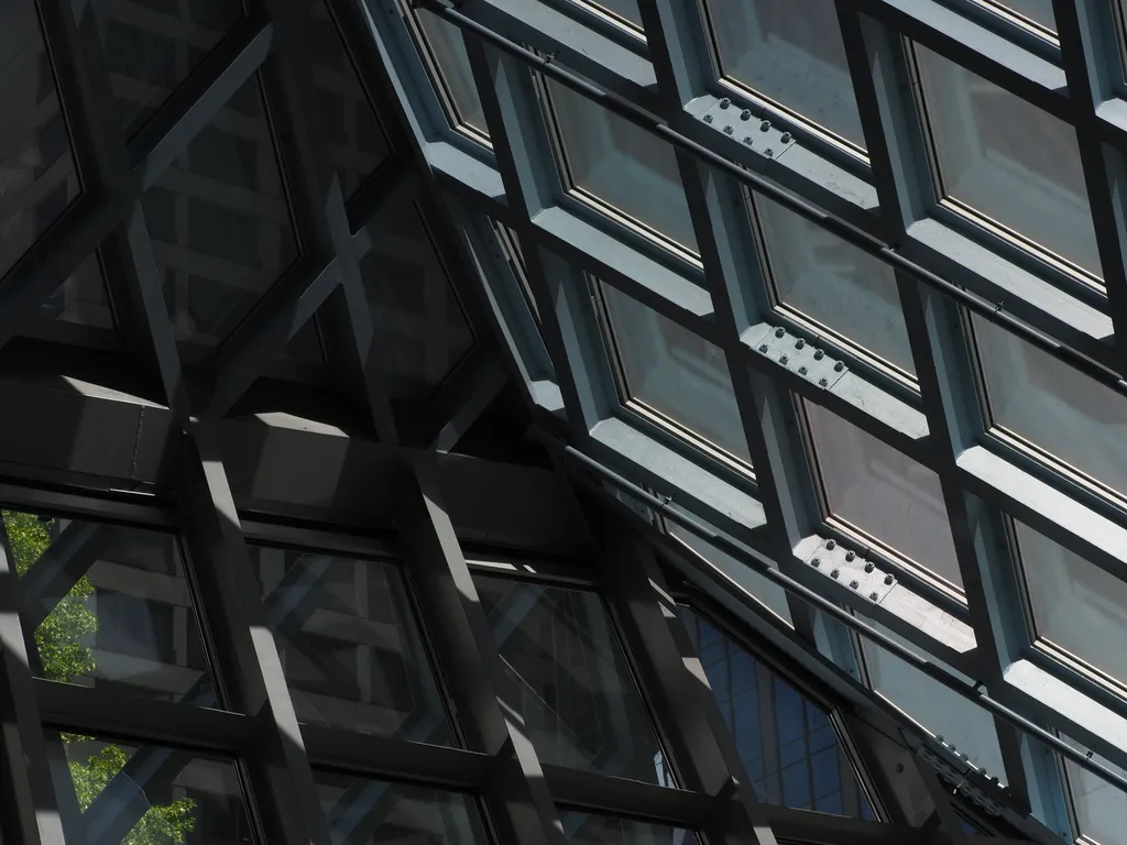 3 glass walls with diamond-shaped grids meeting at an odd angle