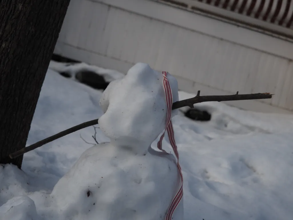 a headless snowman